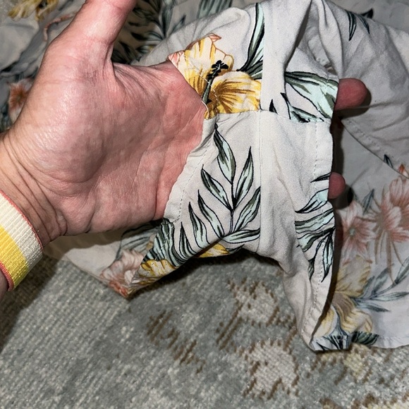 Roxy hibiscus 🌺 shorts size small - Picture 2 of 6